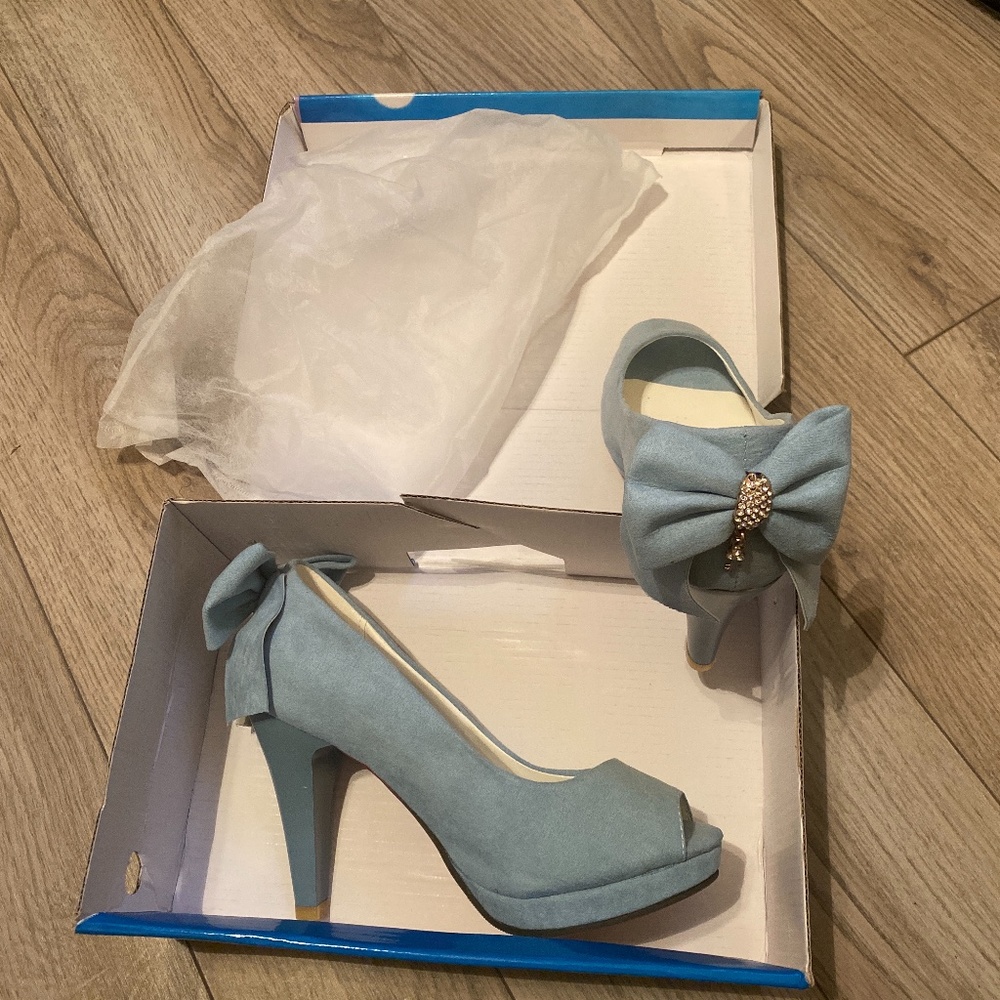 Ladies pumps (new)